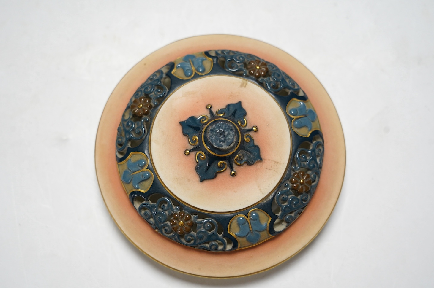 A Hadleys Worcester jar and cover, 23cm high. Condition - jar good, possible minor chips to cover finial